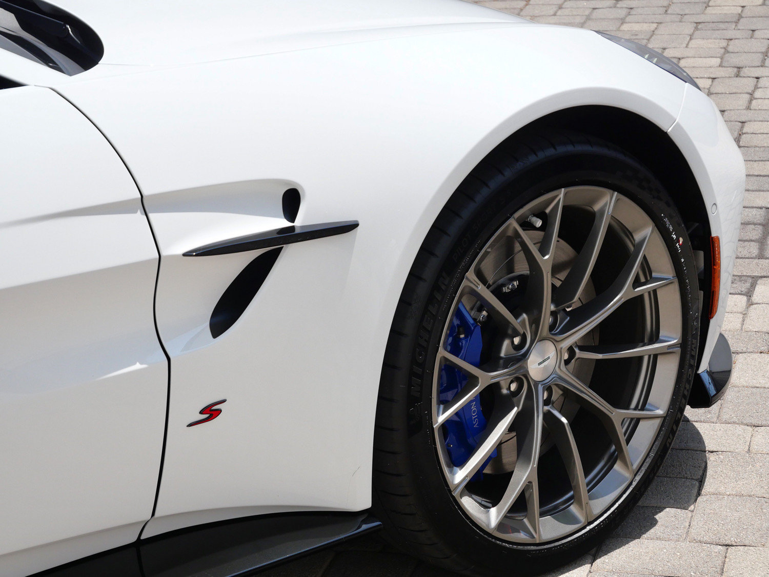 New 2026 Aston Martin V8 Vantage S RWD image 9