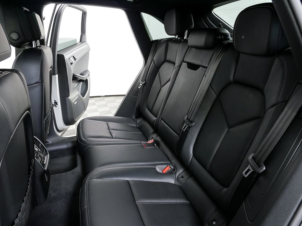 New 2026 Porsche Macan image 22