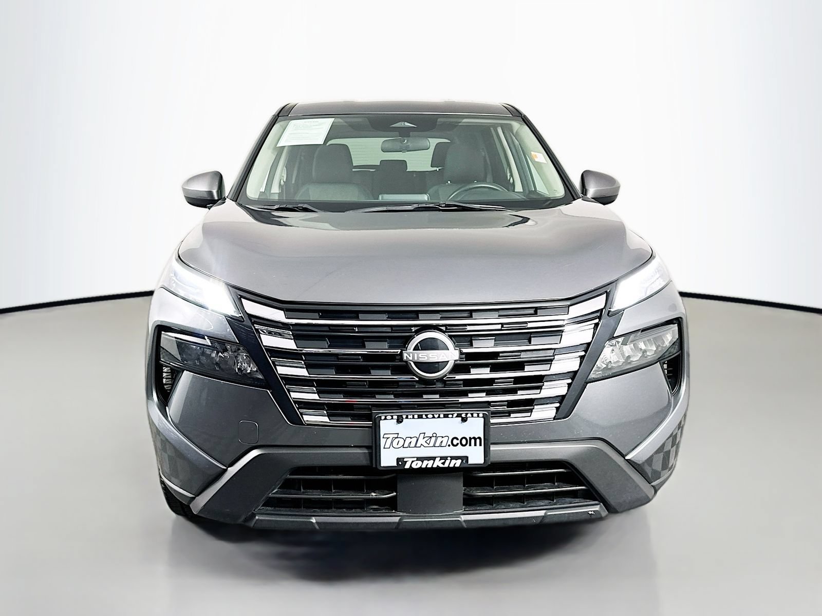 Used 2024 Nissan Rogue SV AWD/4WD image 2