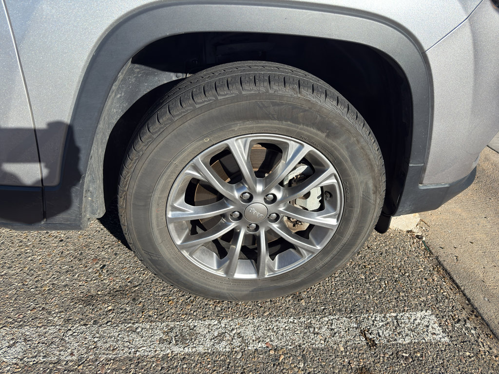 Used 2019 Jeep Cherokee Latitude Plus w/ Cold Weather Group image 6