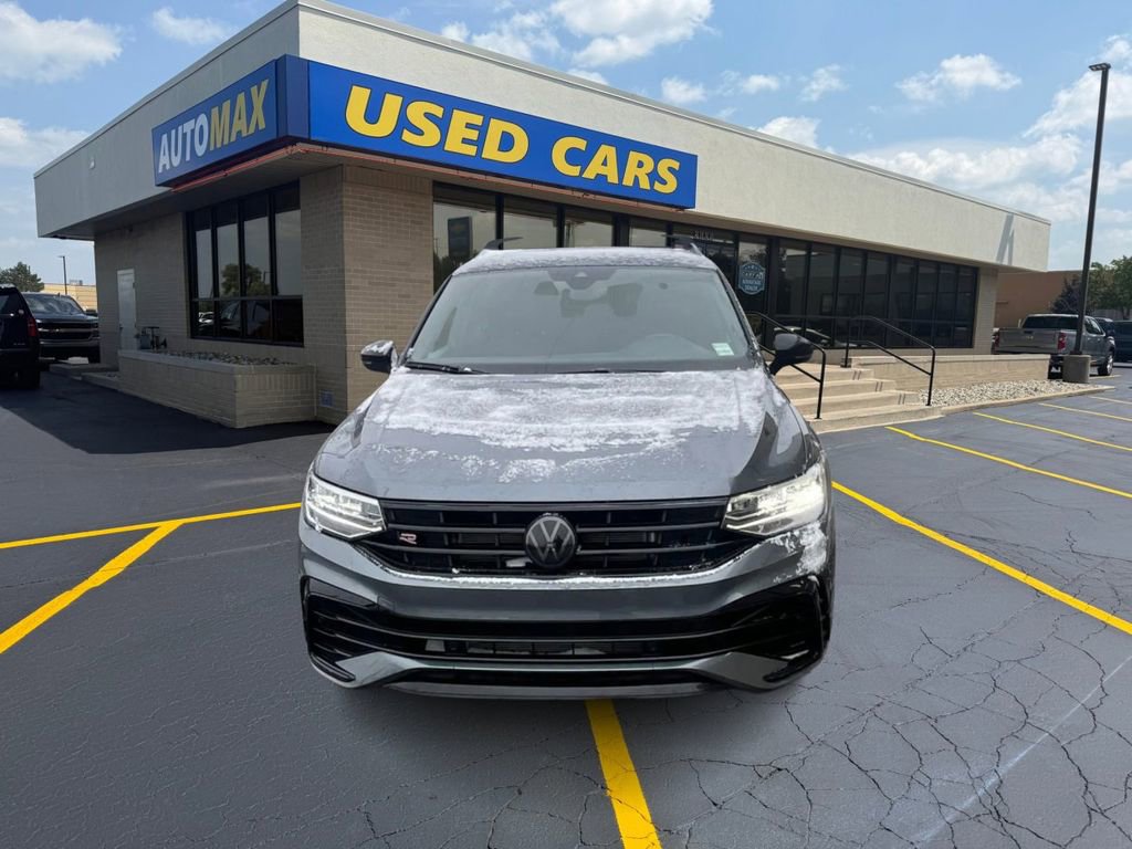 Used 2024 Volkswagen Tiguan SE R-Line image 3