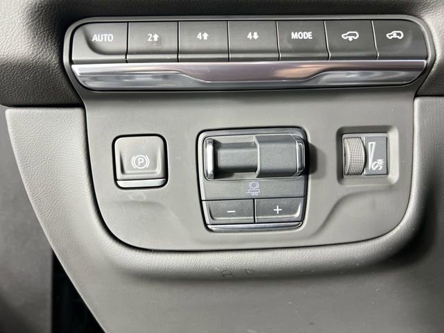 Certified 2025 Cadillac Escalade Premium Luxury w/ Touring Package AWD/4WD image 18