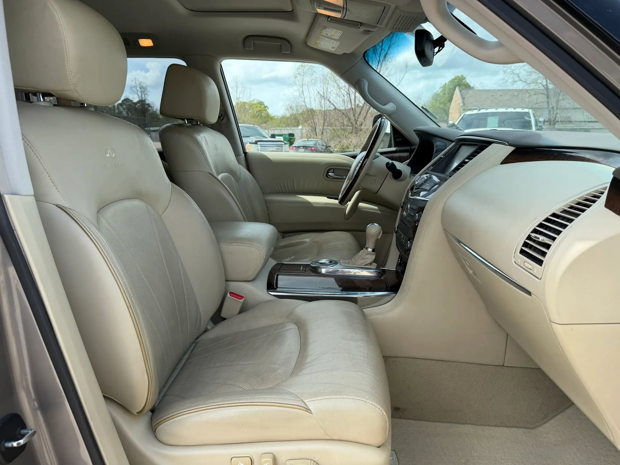 Used 2014 INFINITI QX80 2WD w/ Deluxe Touring Package image 25
