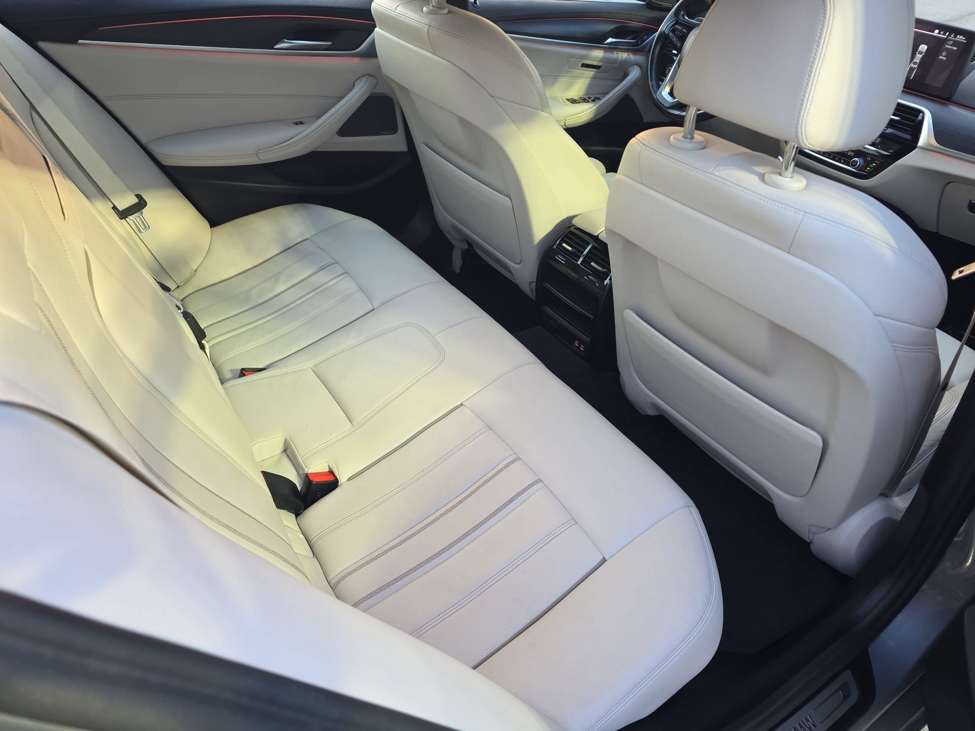 Used 2023 BMW 540i w/ Premium Package RWD image 11