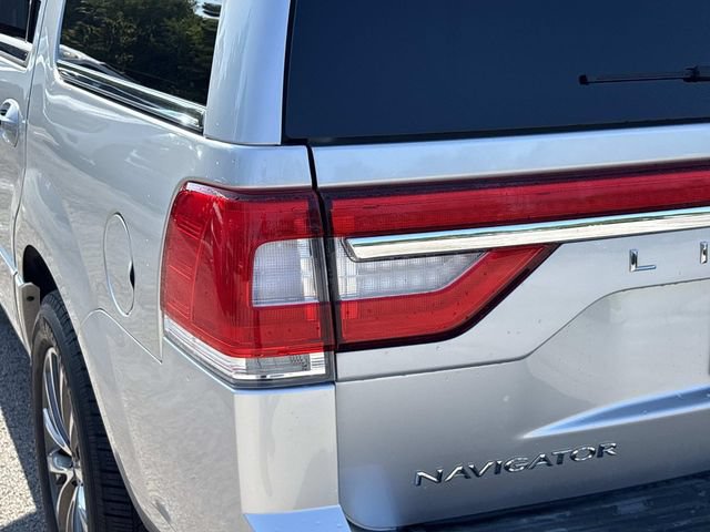 Used 2017 Lincoln Navigator Select AWD/4WD image 11