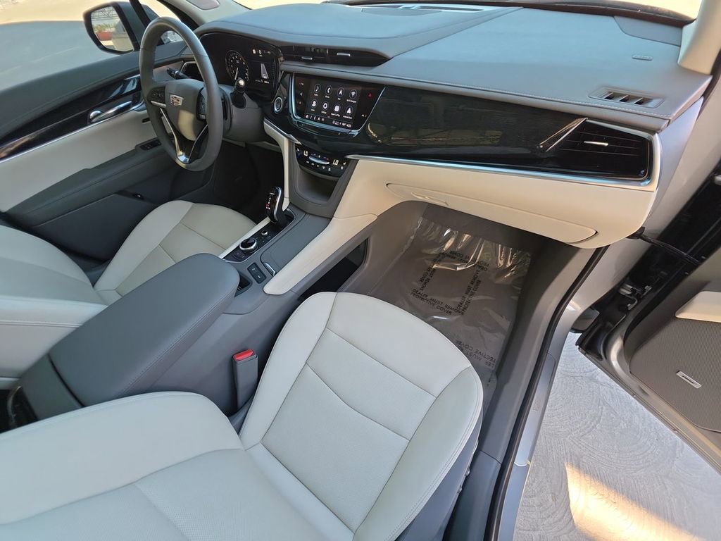 Certified 2025 Cadillac XT6 Premium Luxury w/ Technology Package FWD image 30