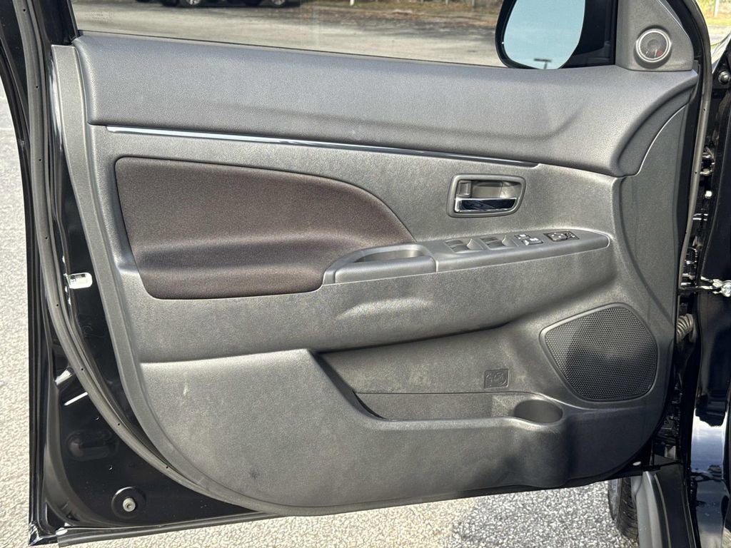 Used 2025 Mitsubishi Outlander Sport ES image 18