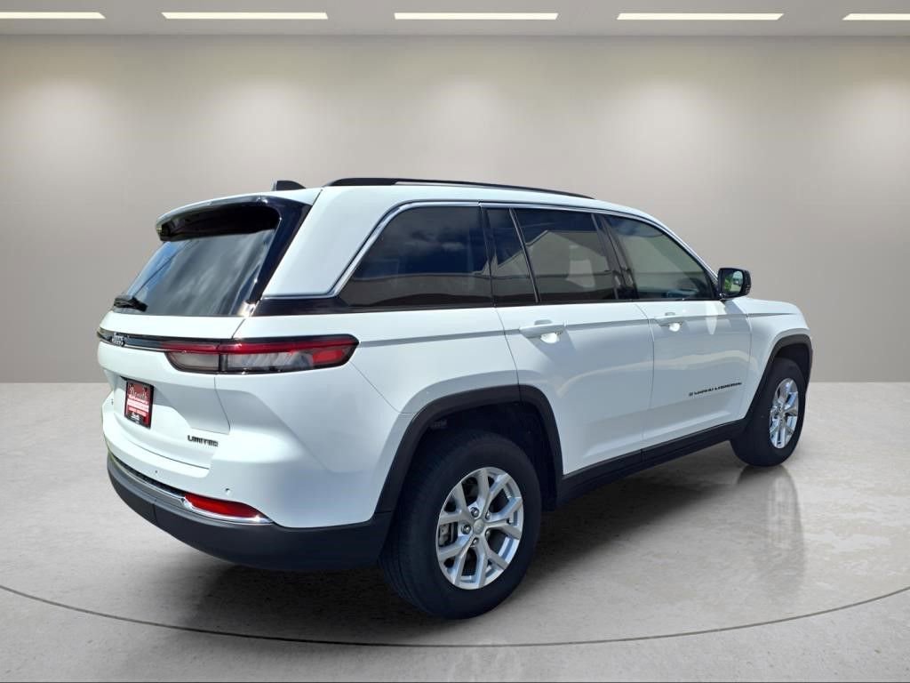 Used 2023 Jeep Grand Cherokee Limited image 3