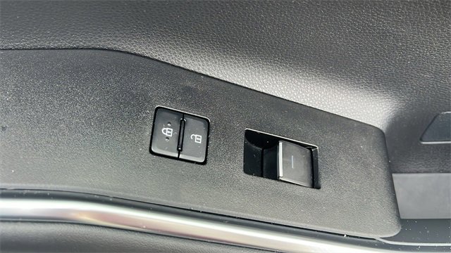 Certified 2025 Toyota Highlander Limited image 38