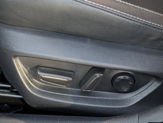 Used 2025 Toyota Camry SE FWD image 25