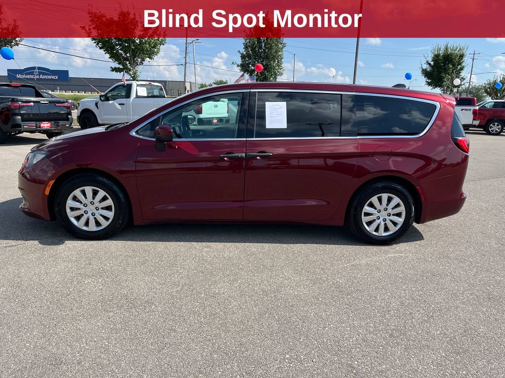 Used 2018 Chrysler Pacifica L FWD image 2