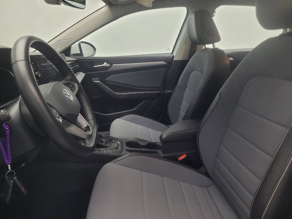 Used 2025 Volkswagen Jetta SE w/ Sunroof Package FWD image 17