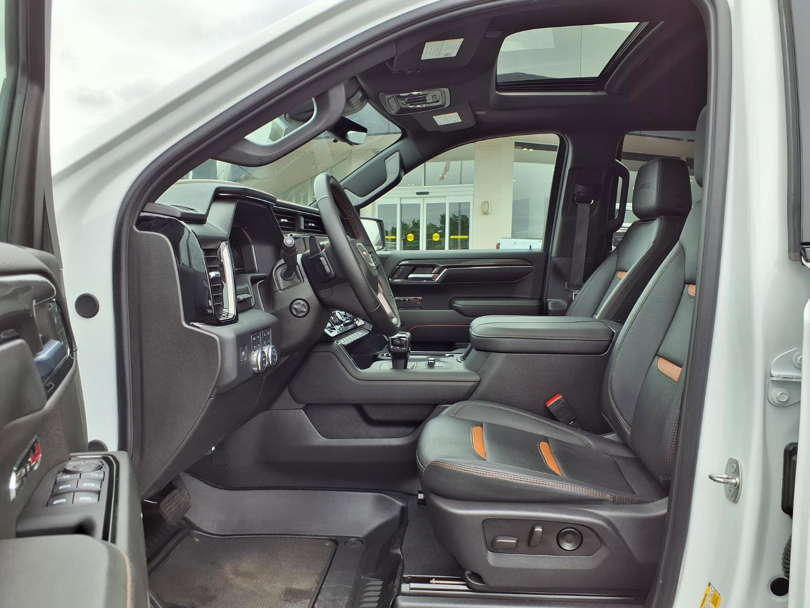 Used 2024 GMC Sierra 1500 AT4 w/ Technology Package AWD/4WD image 28