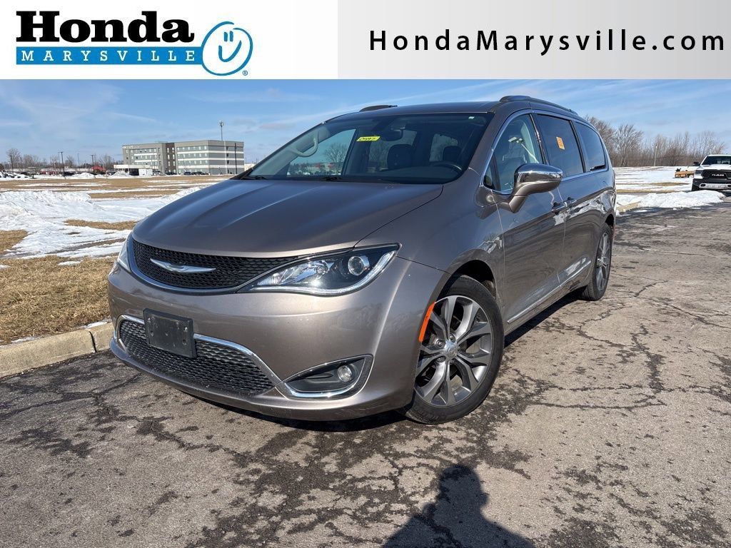 Used 2017 Chrysler Pacifica Limited w/ Tire & Wheel Group