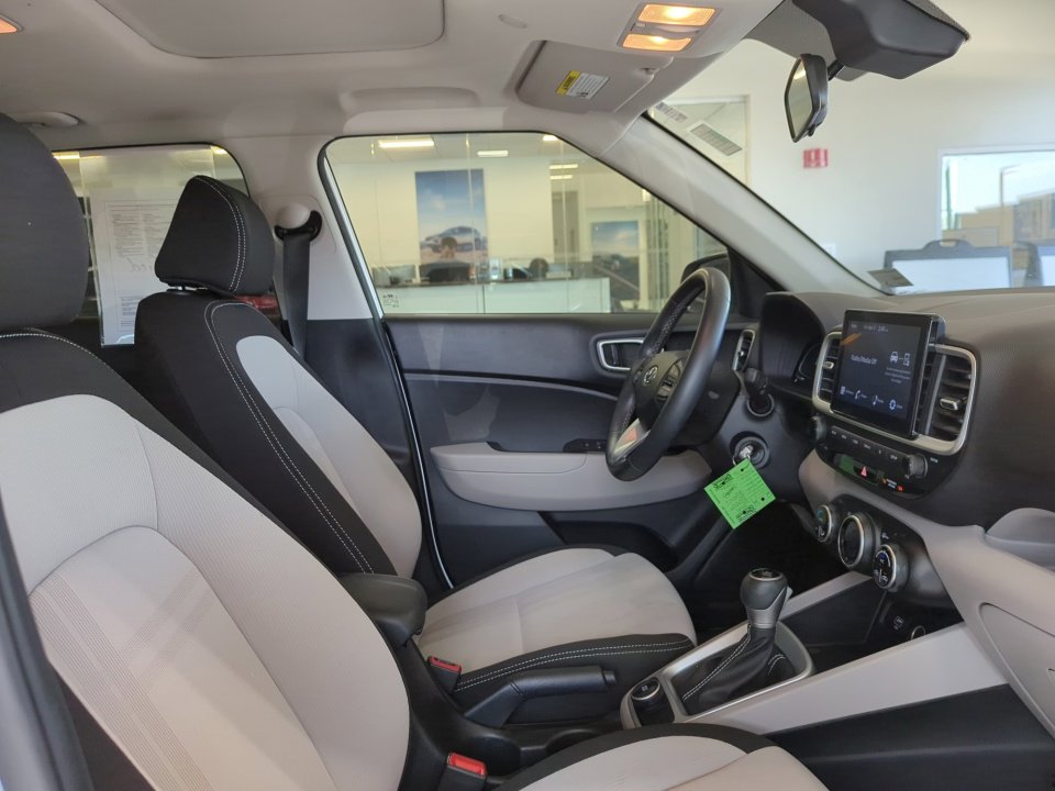 Used 2023 Hyundai Venue SEL image 37