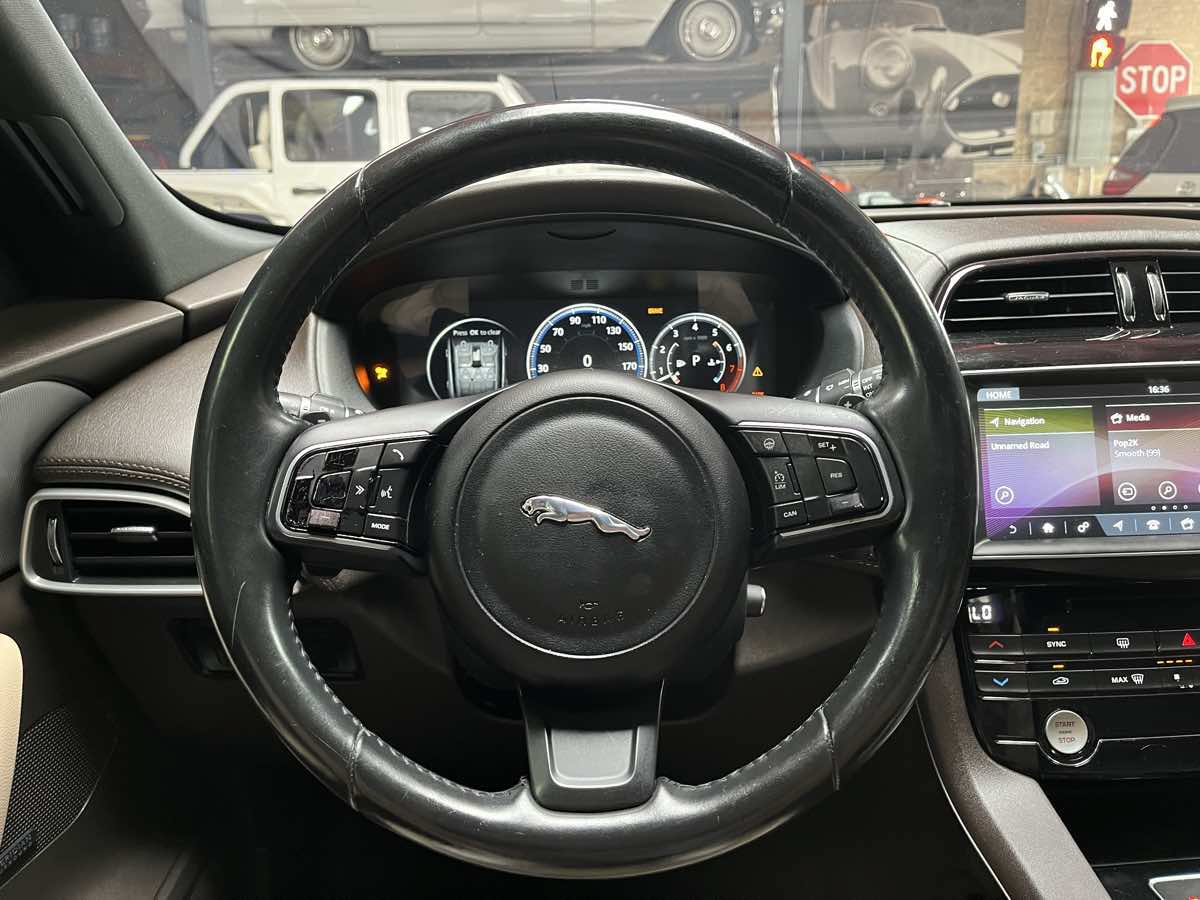 Used 2017 Jaguar F-PACE Prestige AWD/4WD image 11