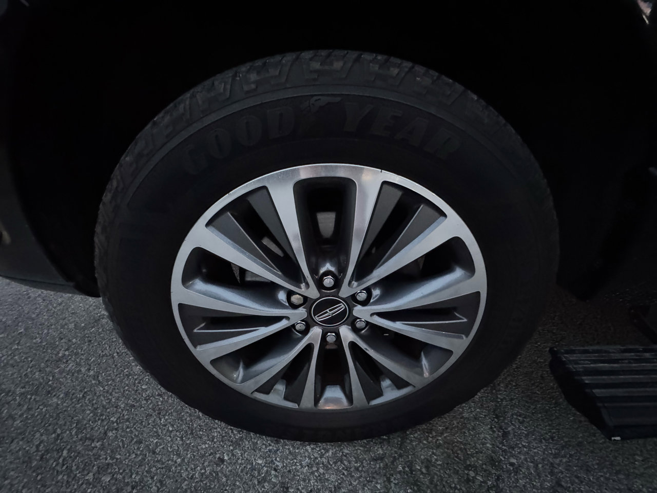 Used 2015 Lincoln Navigator L 4WD image 21