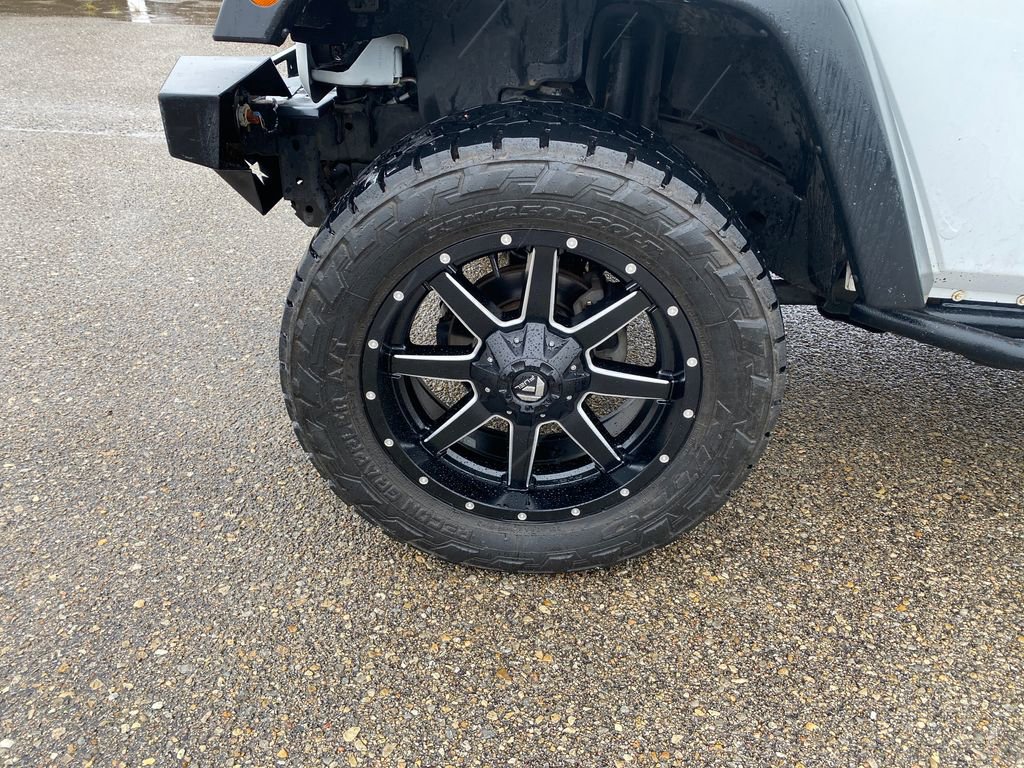 Used 2018 Jeep Wrangler Unlimited Sport w/ Connectivity Group image 28