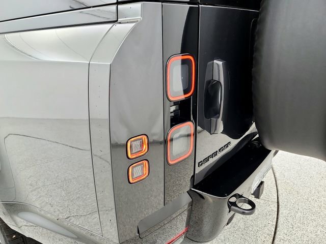 New 2026 Land Rover Defender 130 X-Dynamic SE image 31