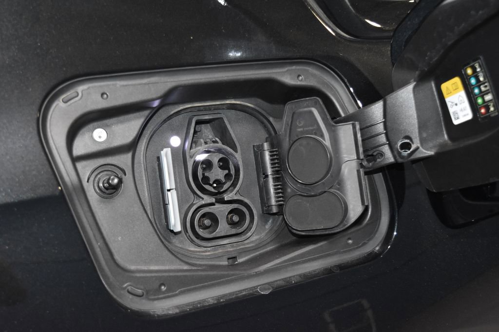 Certified 2024 BMW i7 xDrive60 image 26