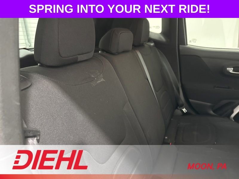 Used 2018 Jeep Renegade Latitude w/ Cold Weather Group AWD/4WD image 10