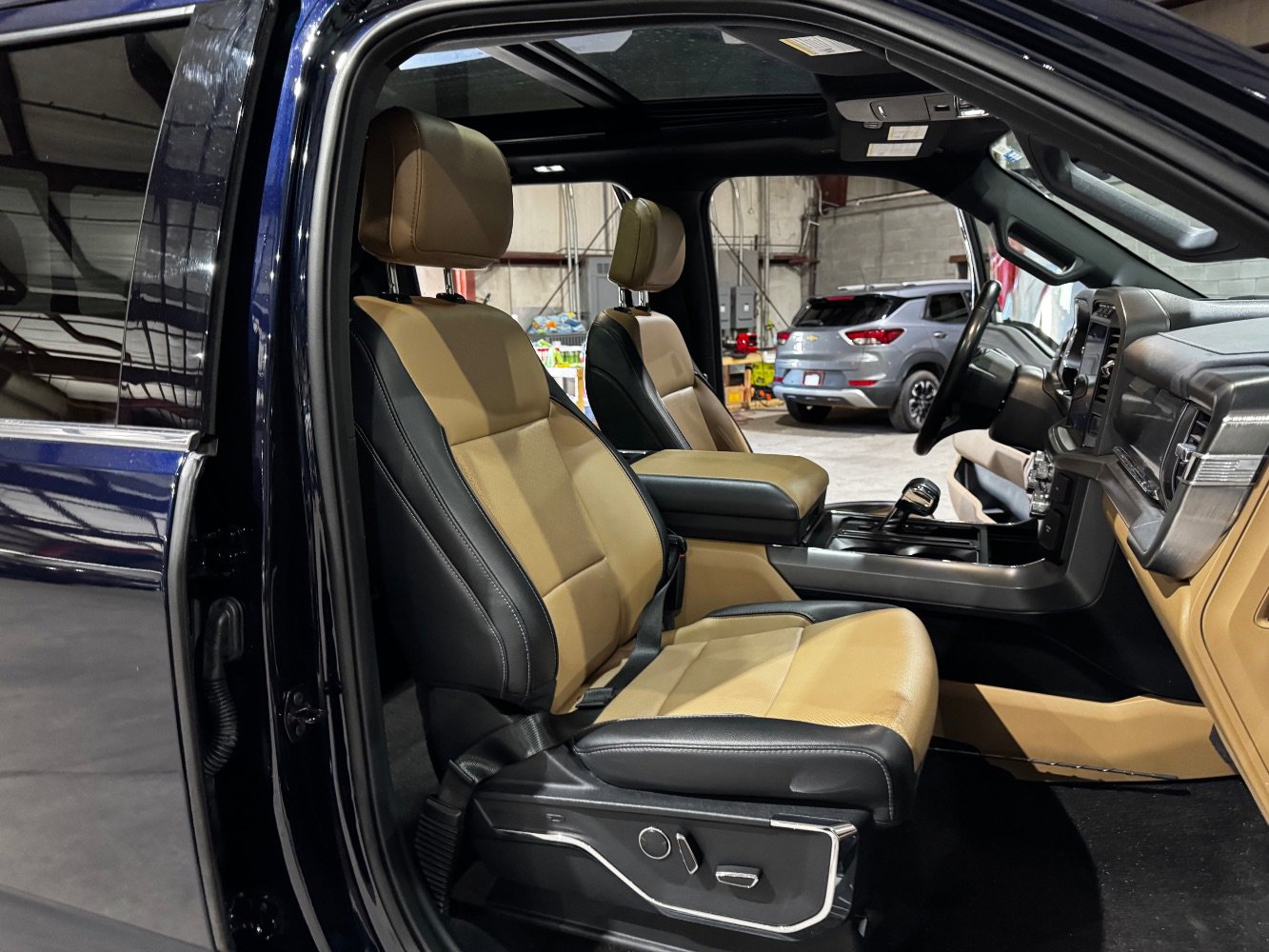 Used 2022 Ford F150 Lariat w/ Equipment Group 502A High image 27