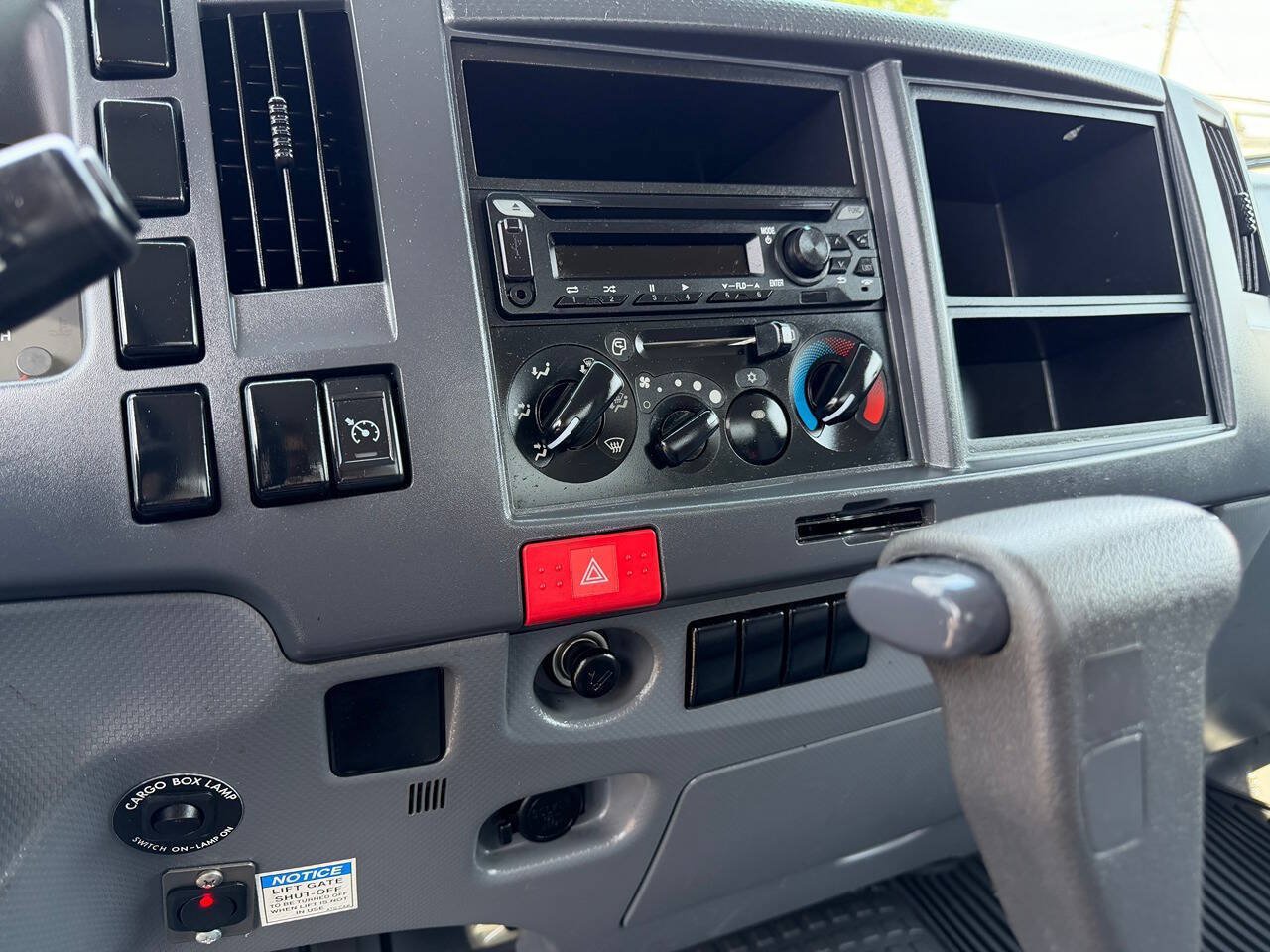 Used 2021 Isuzu NPR RWD image 16