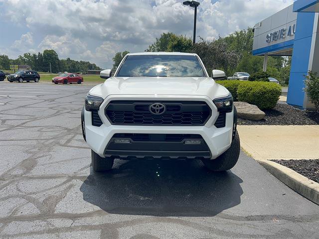 Used 2025 Toyota Tacoma TRD Off-Road AWD/4WD image 2