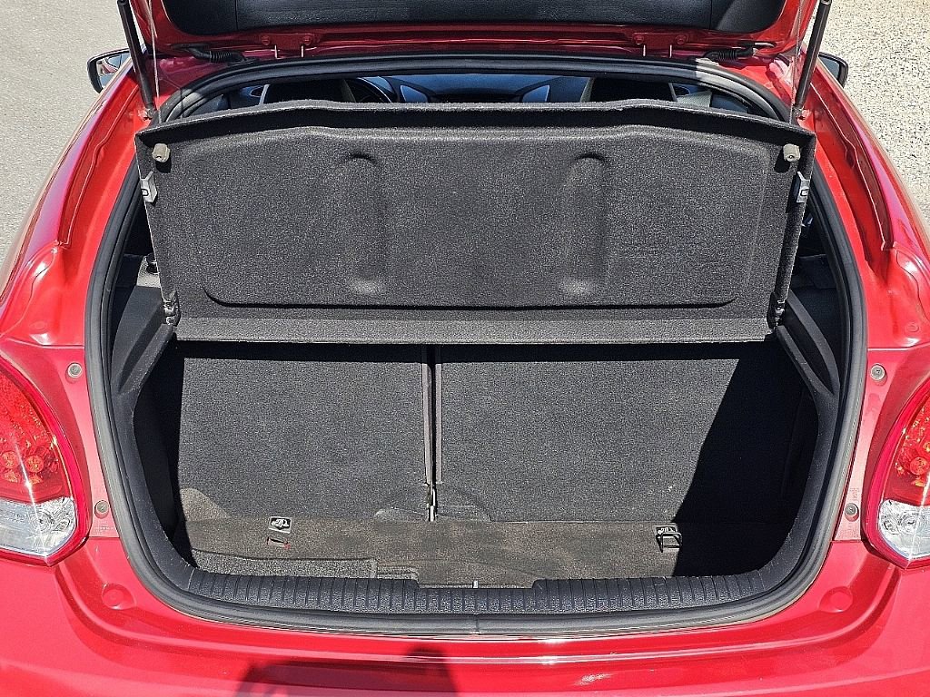 Used 2016 Hyundai Veloster Turbo image 12