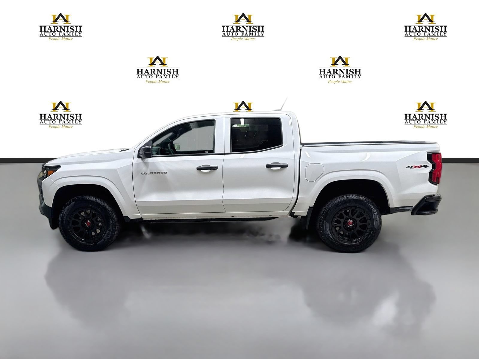 Used 2025 Chevrolet Colorado W/T w/ Advanced Trailering Package AWD/4WD image 9
