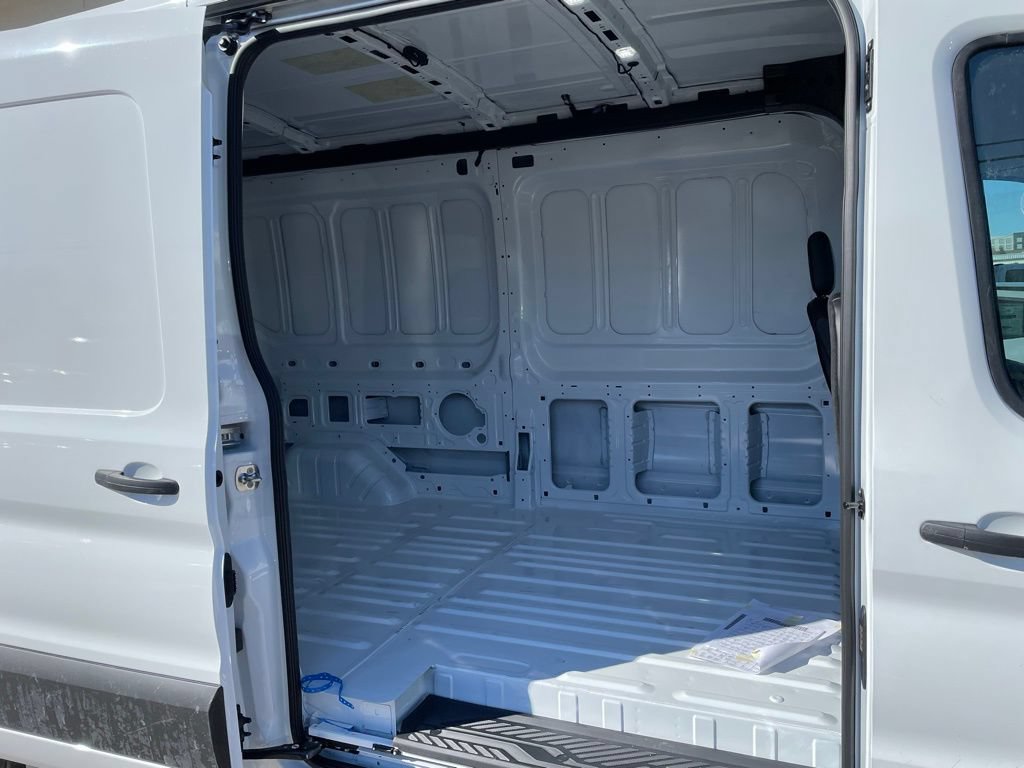 New 2026 Ford Transit 250 148 Medium Roof RWD image 21