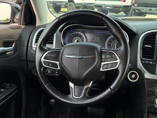 Used 2017 Chrysler 300 Touring w/ Value Package RWD image 8
