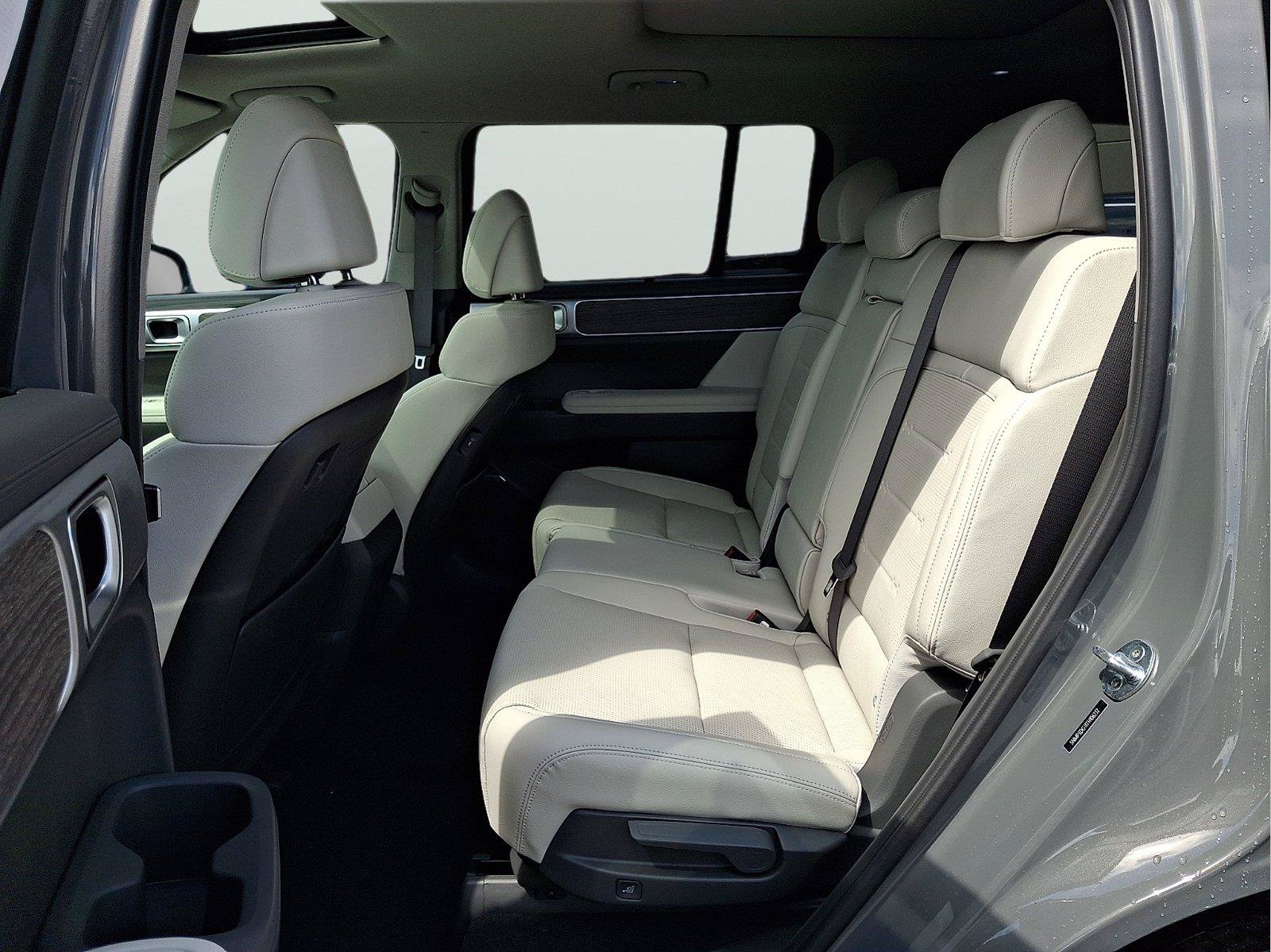 Certified 2026 Hyundai Santa Fe Limited AWD/4WD image 8