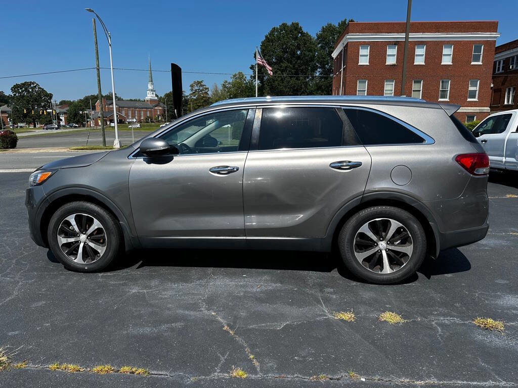 Used 2017 Kia Sorento EX w/ EX Advanced Touring Package image 4