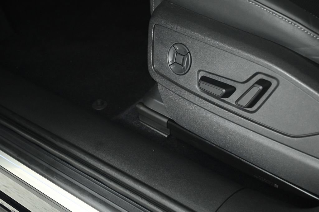 New 2025 Audi Q5 Prestige image 18