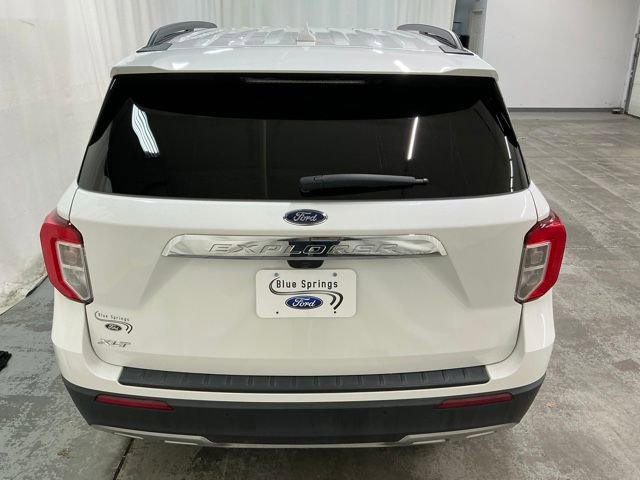 Used 2023 Ford Explorer XLT w/ Equipment Group 202A image 4