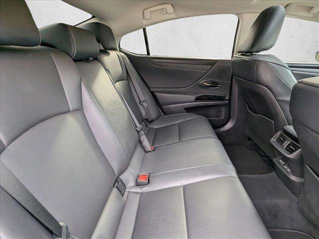 Used 2025 Lexus ES 300h w/ Premium Package FWD image 19