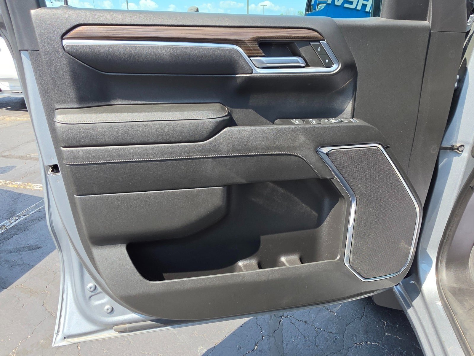 Used 2023 Chevrolet Silverado 1500 LT AWD/4WD image 31