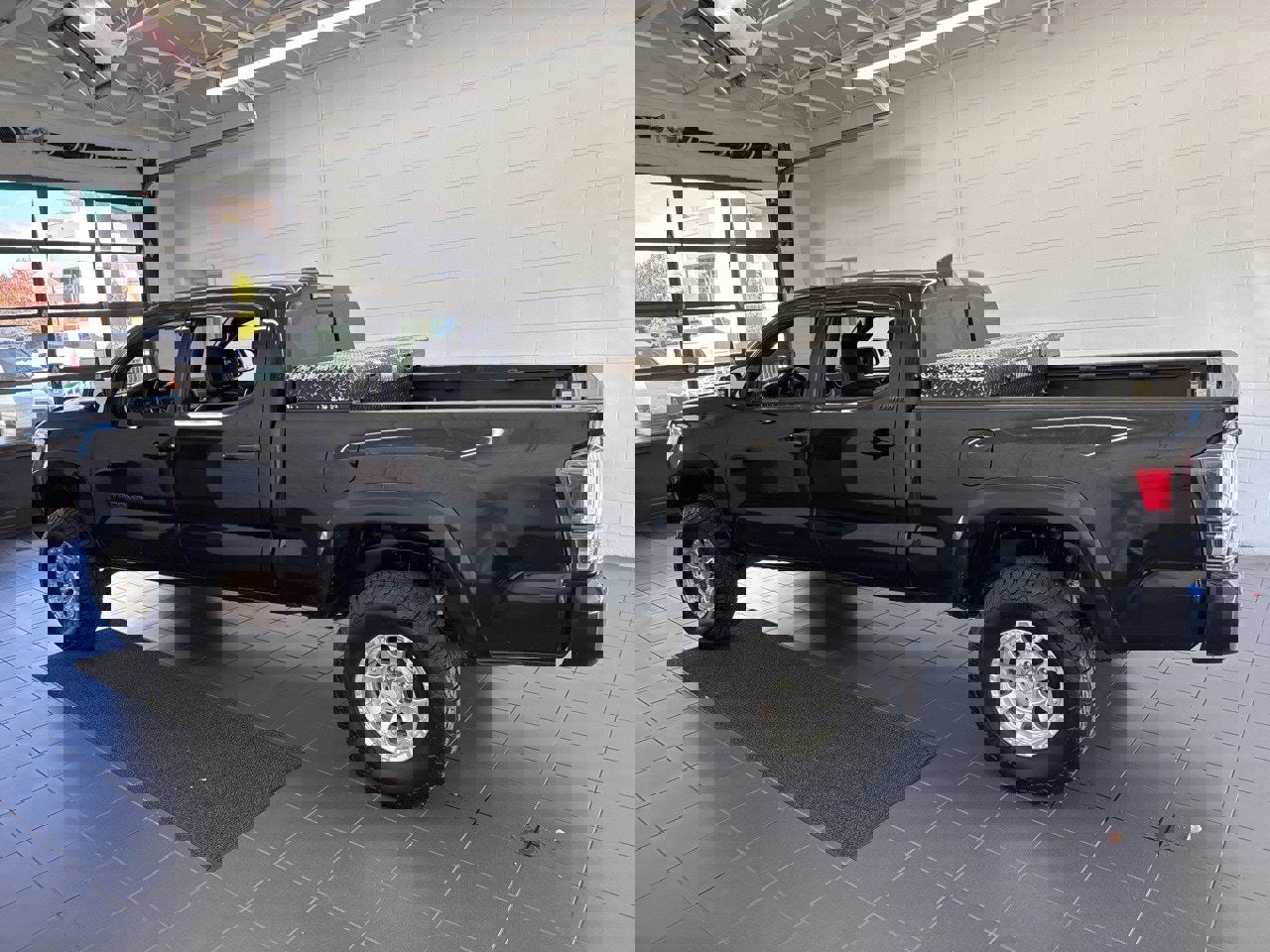 Certified 2021 Toyota Tacoma Limited image 5