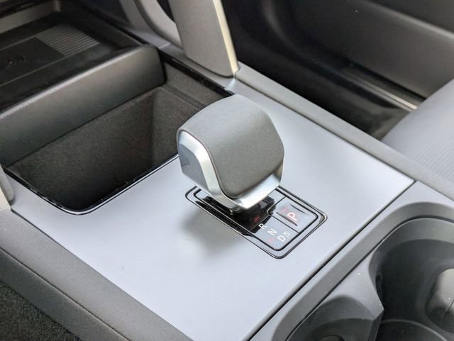 New 2026 Land Rover Discovery Sport Landmark image 9