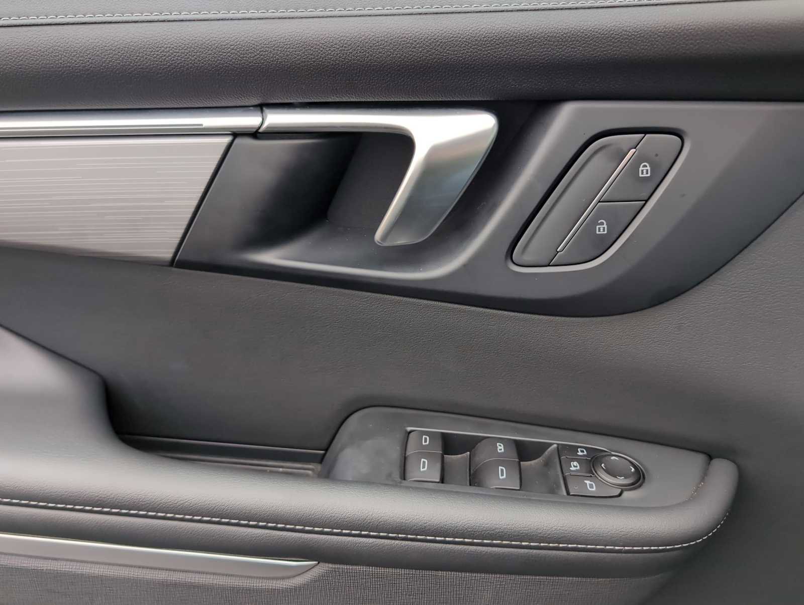 Used 2025 Buick Enclave Preferred image 23