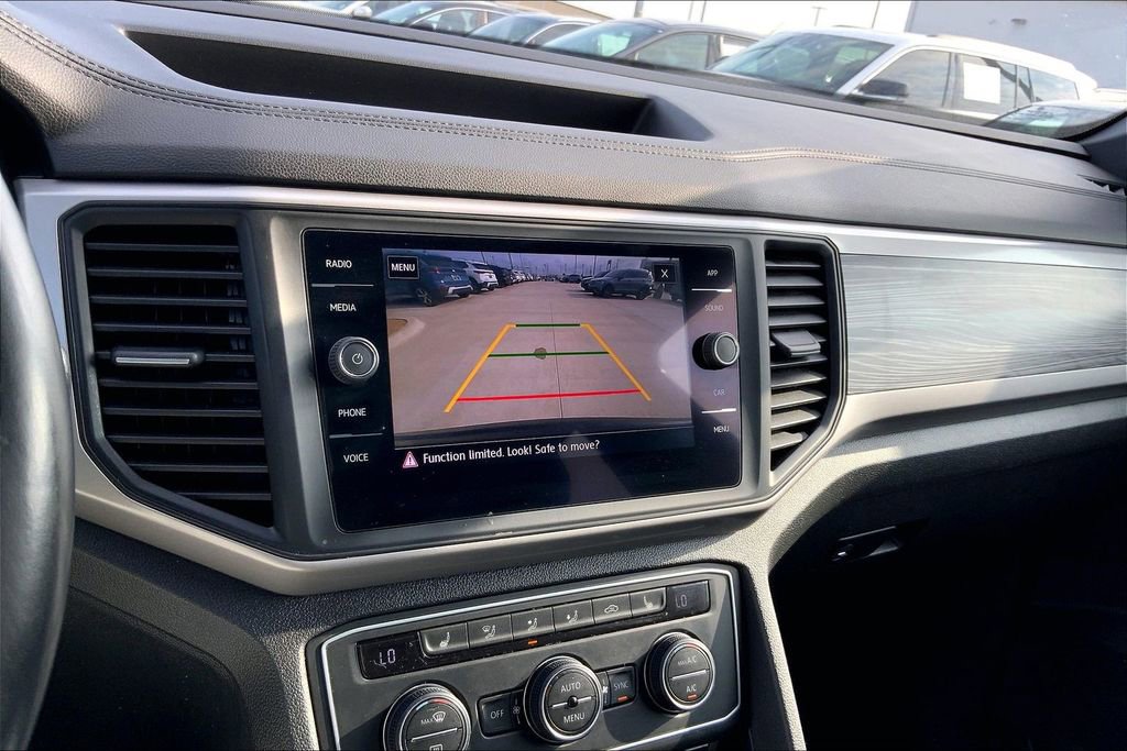 Used 2020 Volkswagen Atlas Cross Sport SE w/ Towing Package image 21