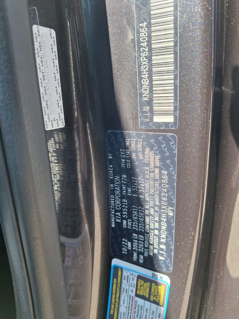 Used 2023 Kia Carnival LX image 31