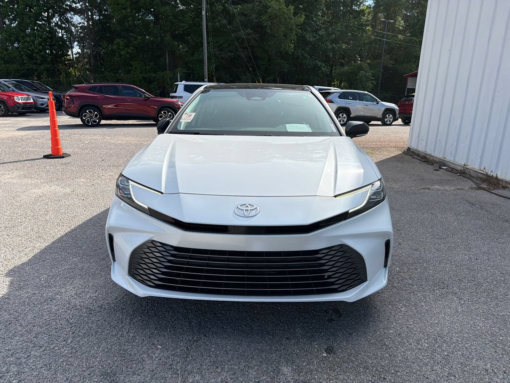 Used 2025 Toyota Camry XLE FWD image 8