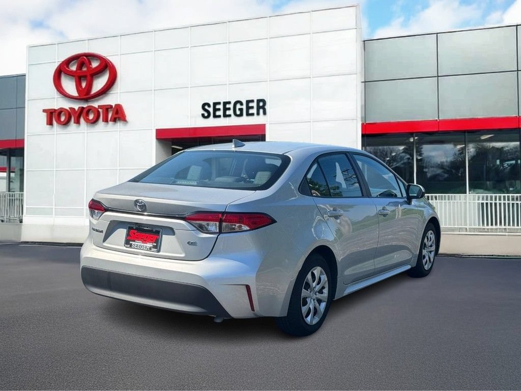 Used 2024 Toyota Corolla LE FWD image 3