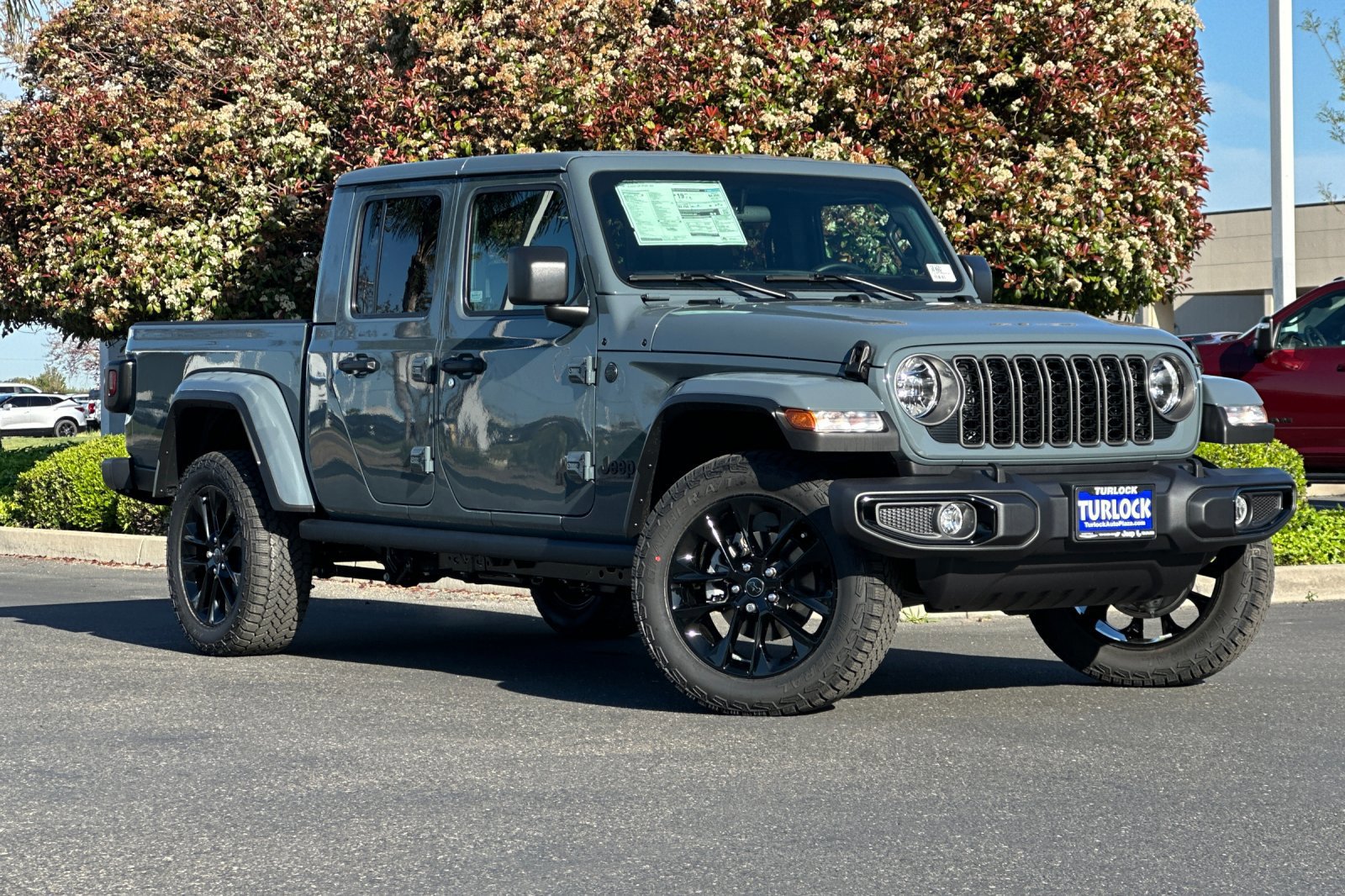 New 2025 Jeep Gladiator Nighthawk image 2