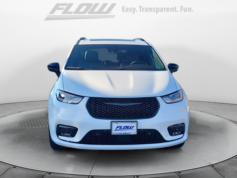 New 2026 Chrysler Pacifica Limited w/ S Appearance Package image 2