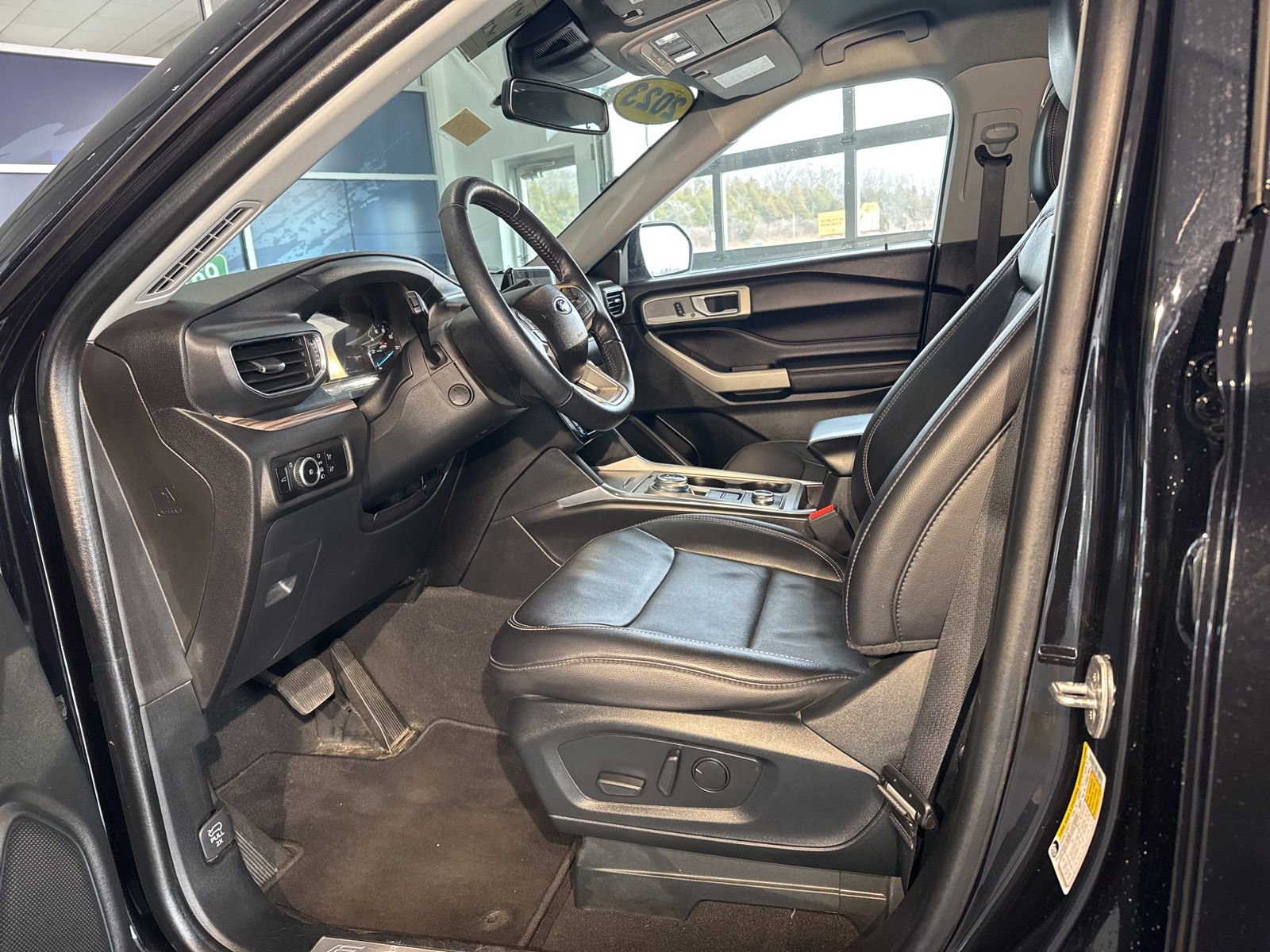 Used 2023 Ford Explorer Limited w/ Equipment Group 301A image 23