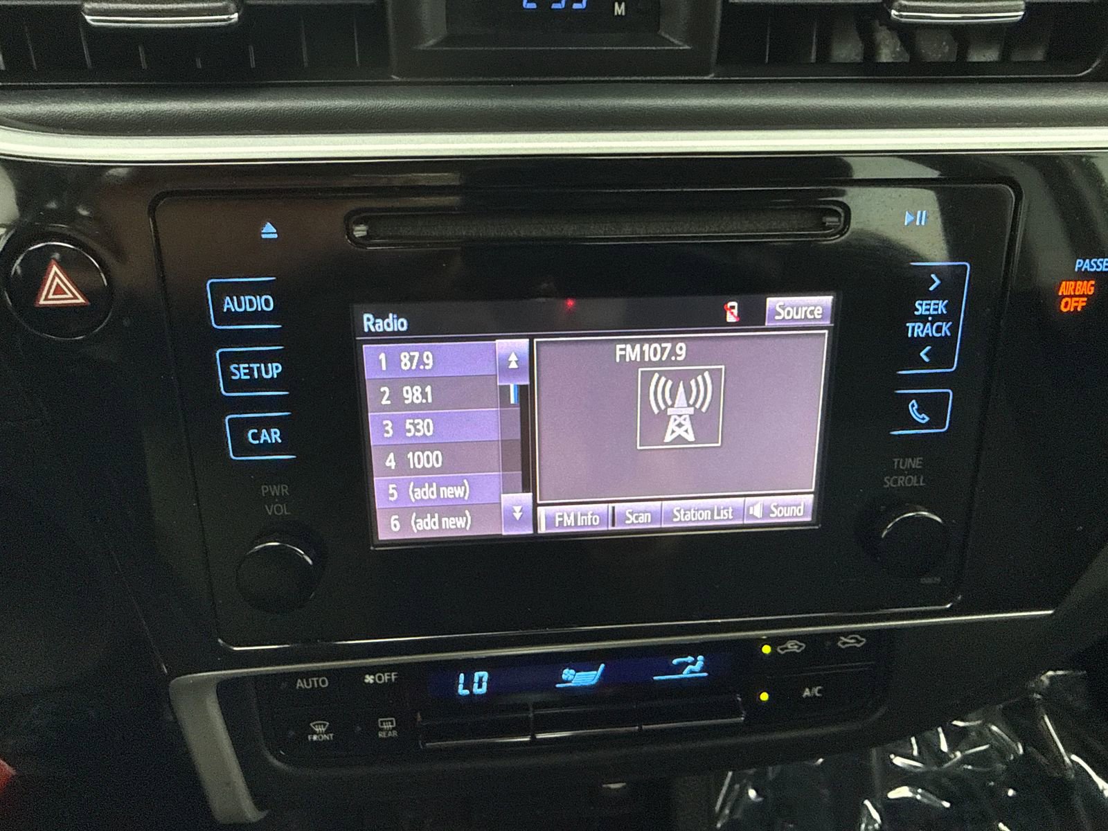 Used 2019 Toyota Corolla LE w/ Carpet Mat Package (TMS) FWD image 25