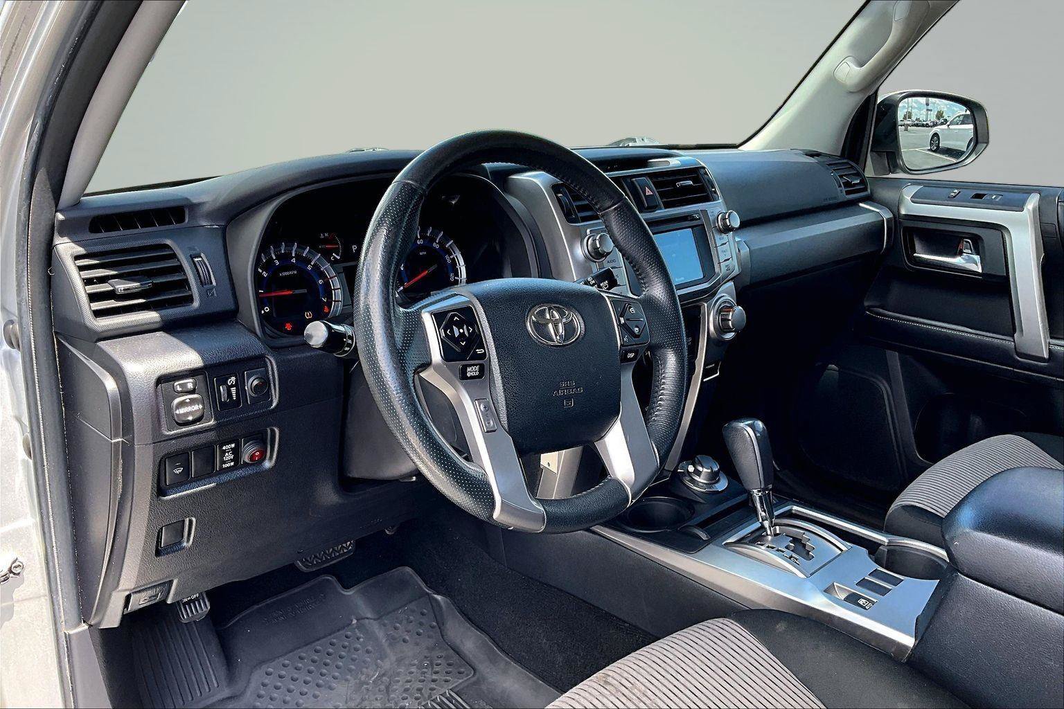 Used 2018 Toyota 4Runner SR5 AWD/4WD image 15